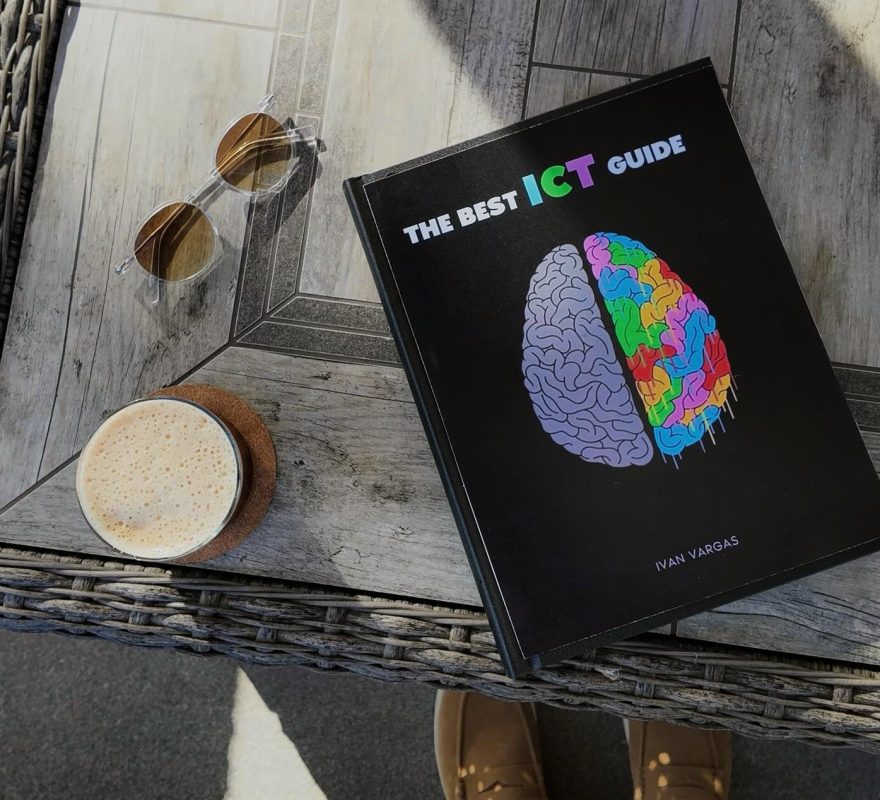 Libro sobre guía ICT con ilustración de cerebro en colores vibrantes.